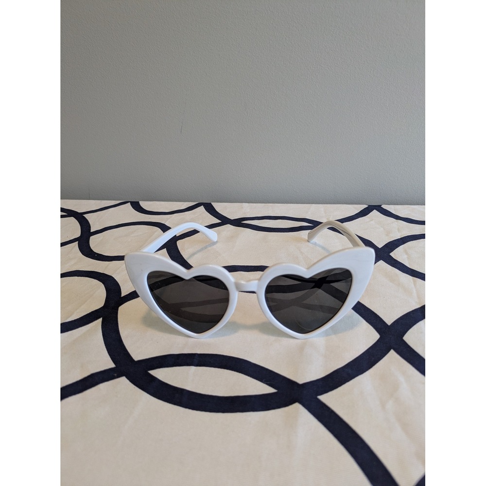 White Heart Shaped Sunglasses Retro Cat Eye Festival Eyewear